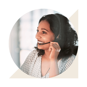woman-agent-smiling-right